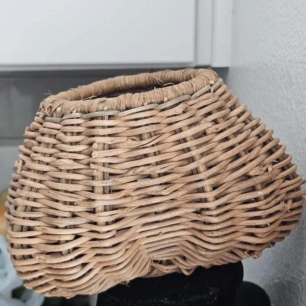 Antique Primitive Hand Woven Split Wood‎ Buttocks Handle Gathering Eggs Basket